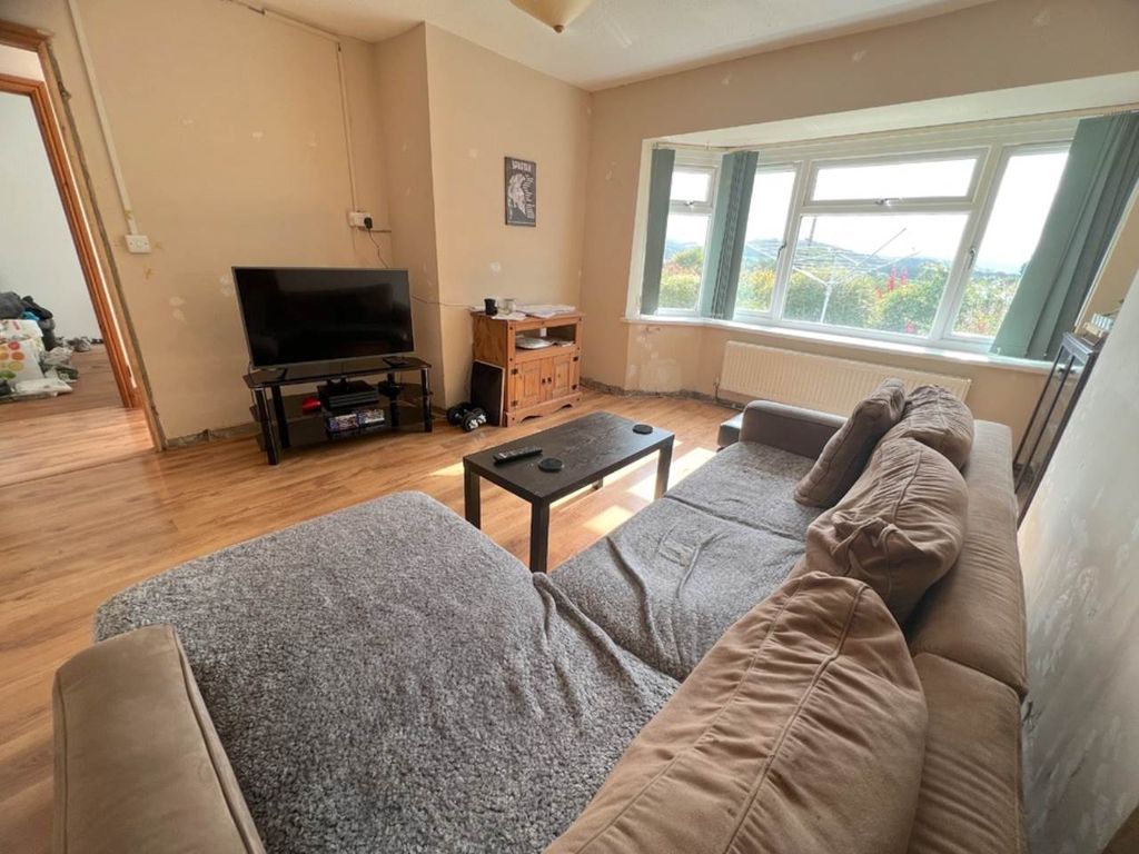 2 bed flat for sale in Brongwinau, Comins Coch, Aberystwyth SY23, £125,000