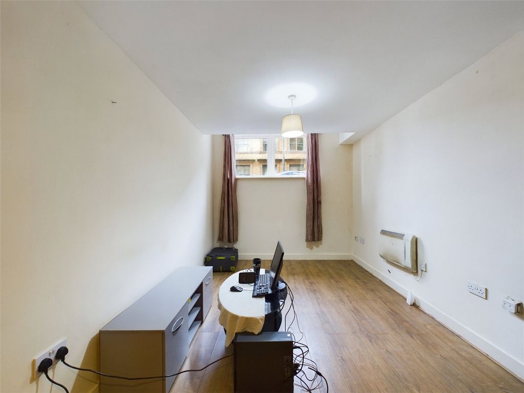 1 bed flat for sale in Scoresby Street, Bradford, West Yorkshire BD1, £45,000