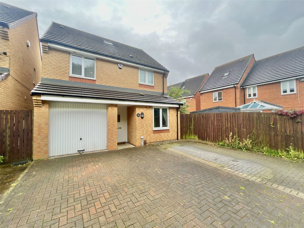 3 bed detached house for sale in Greenvale Avenue, Denton Burn, Newcastle Upon Tyne NE5, £210,000