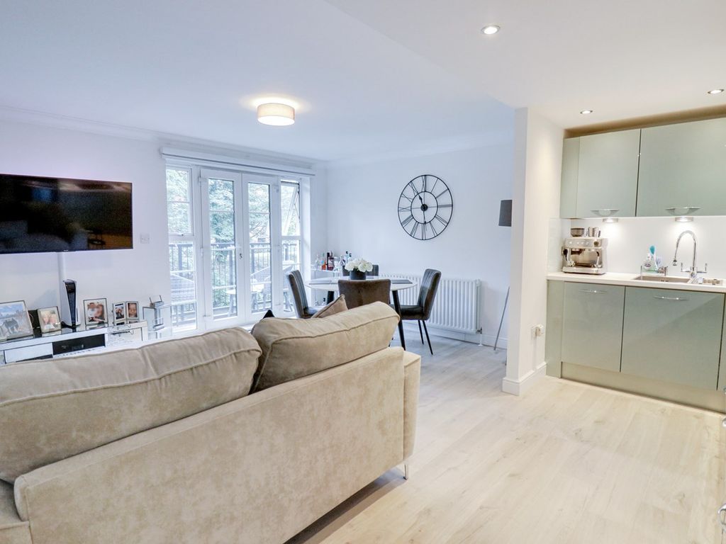 2 bed flat for sale in London Road, Bishop's Stortford CM23, £315,000