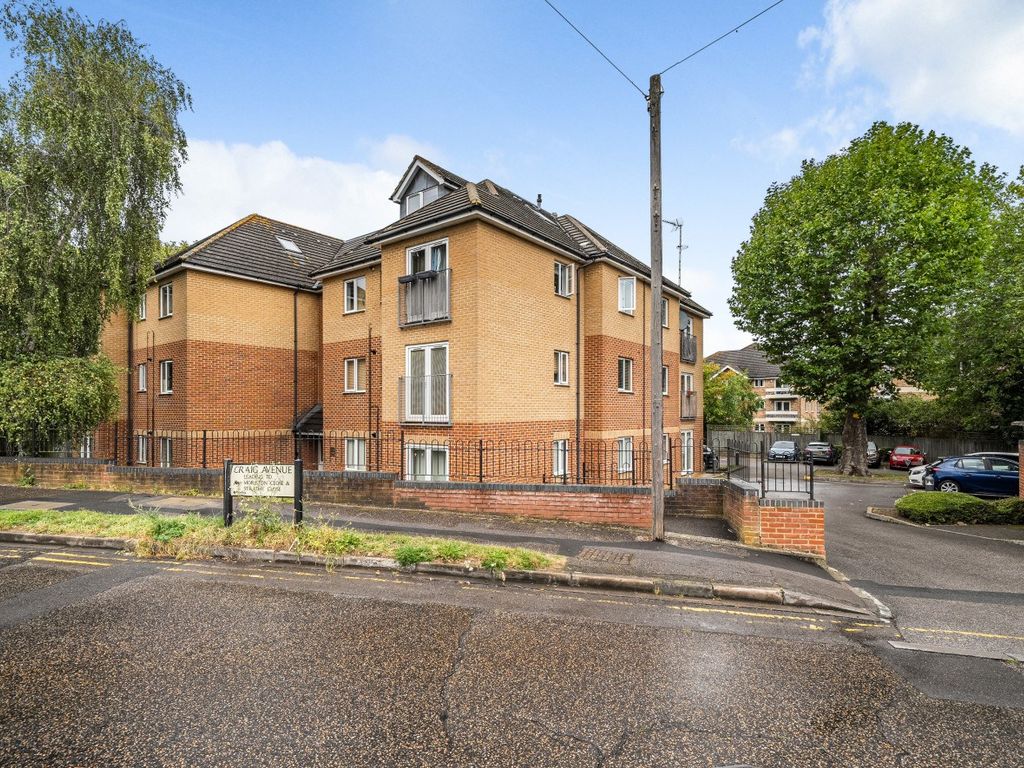 2 bed flat for sale in Craig House, Craig Avenue, Reading RG30, £100,000