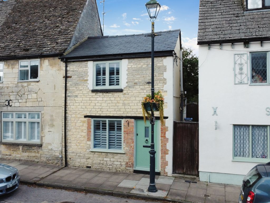 2 bed end terrace house for sale in High Street, Cricklade, Swindon SN6, £260,000