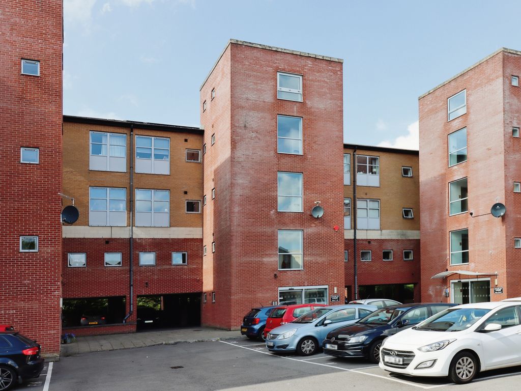 2 bed flat for sale in Bartholomews Square, Horfield, Bristol BS7, £255,000