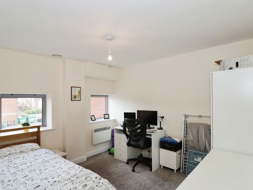 2 bed flat for sale in Bartholomews Square, Horfield, Bristol BS7, £255,000