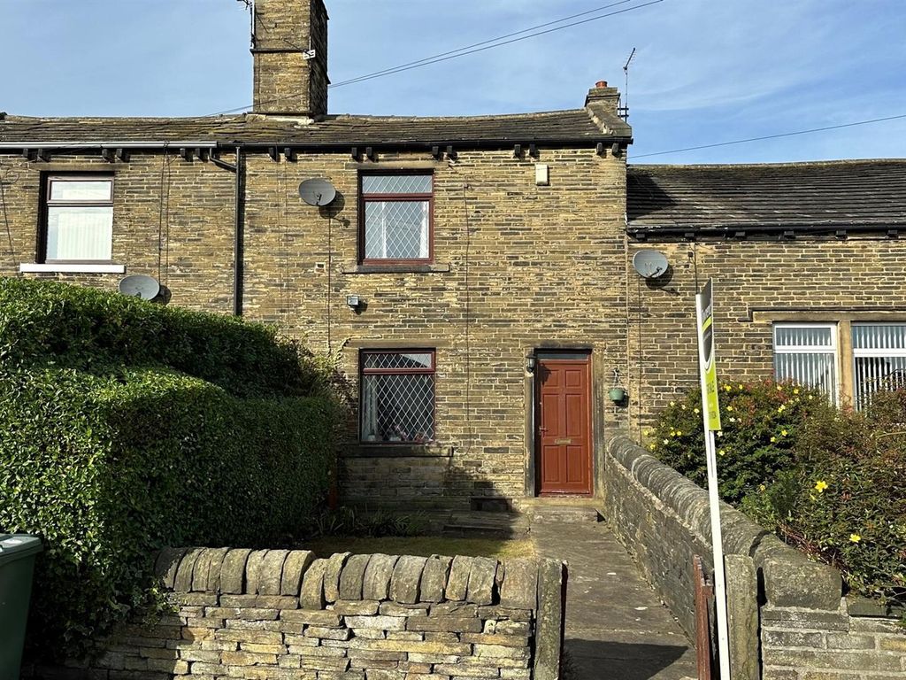 2 bed cottage for sale in Starting Post, Idle Moor, Bradford BD10, £185,000