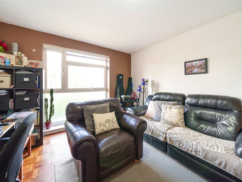 1 bed flat for sale in Anerley Park, London SE20, £200,000