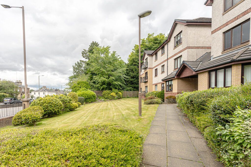 1 bed flat for sale in Annfield Gardens, Stirling FK8, £135,000