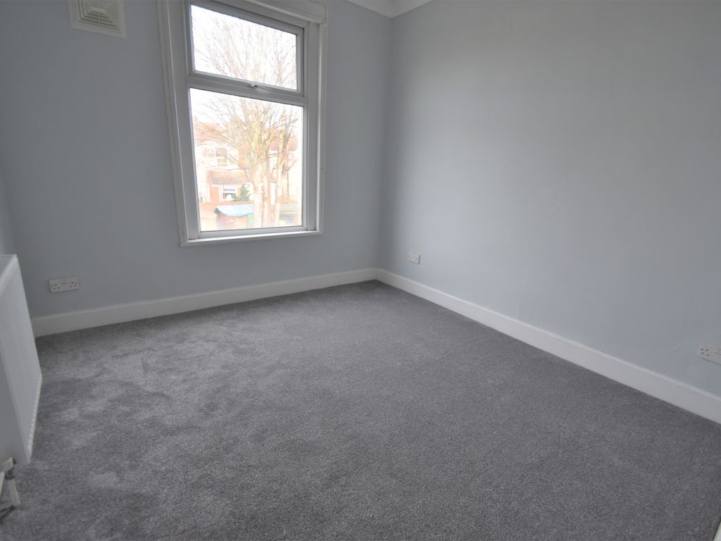 2 bed flat for sale in New Road, Portsmouth PO2, £140,000