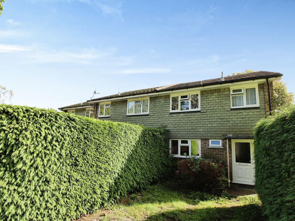 3 bed end terrace house for sale in Tufts Field, Midhurst GU29, £320,000