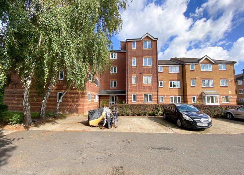 1 bed flat for sale in Bream Close, London N17, £239,995