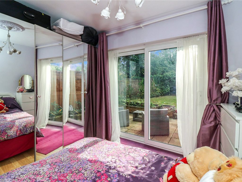 1 bed flat for sale in Garston Lane, Garston, Watford WD25, £210,000