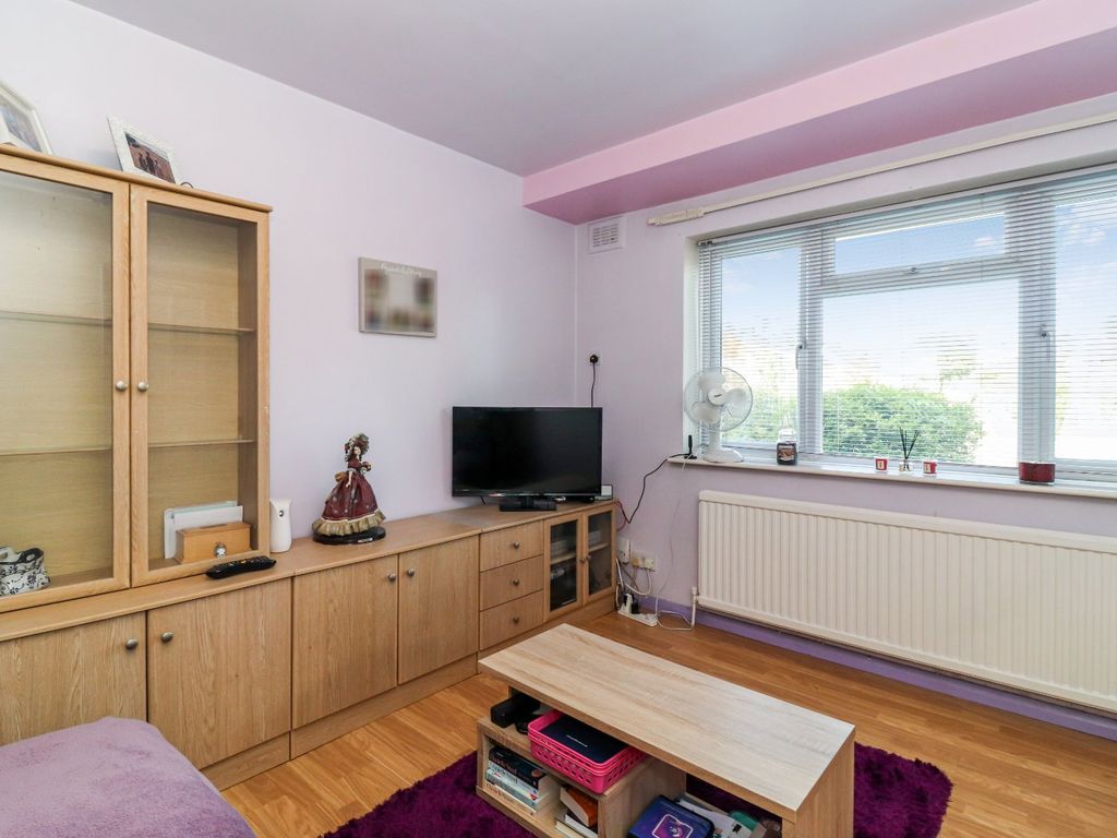 1 bed flat for sale in Garston Lane, Garston, Watford WD25, £210,000
