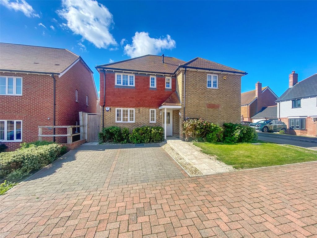 1 bed flat for sale in Ringlet Grove, Iwade, Sittingbourne, Kent ME9, £210,000