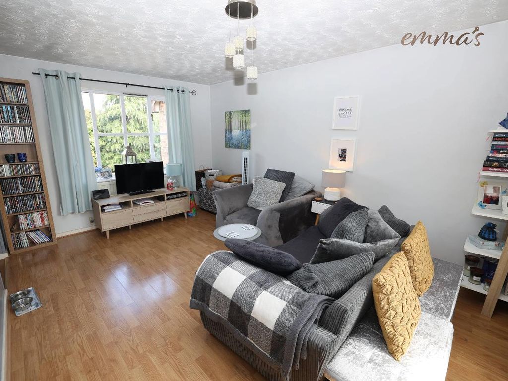 1 bed flat for sale in Dawley Crescent, Birmingham B37, £135,000