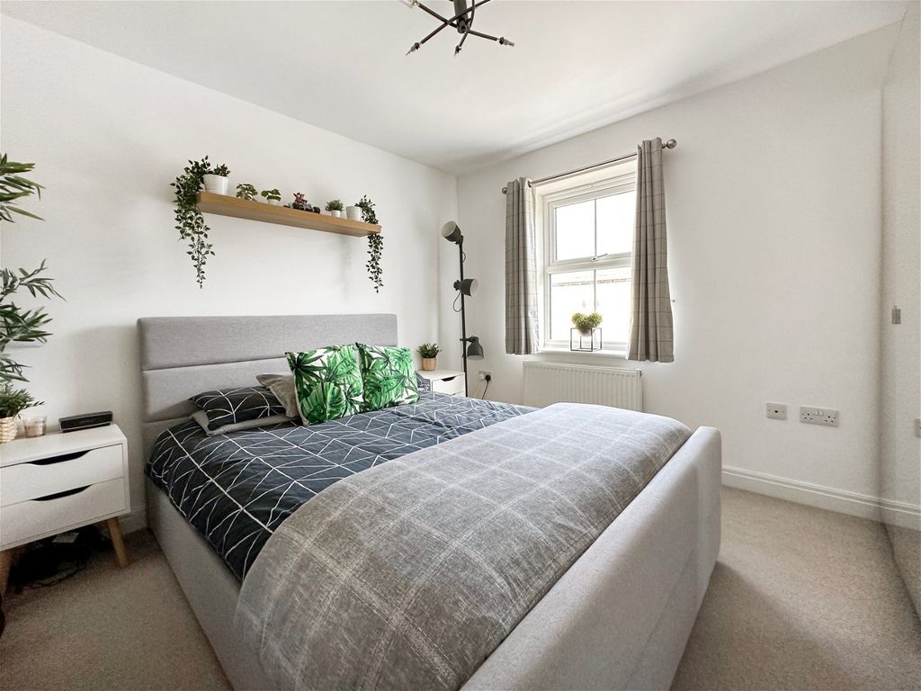 2 bed end terrace house for sale in St. James Gardens, Trowbridge BA14, £200,000