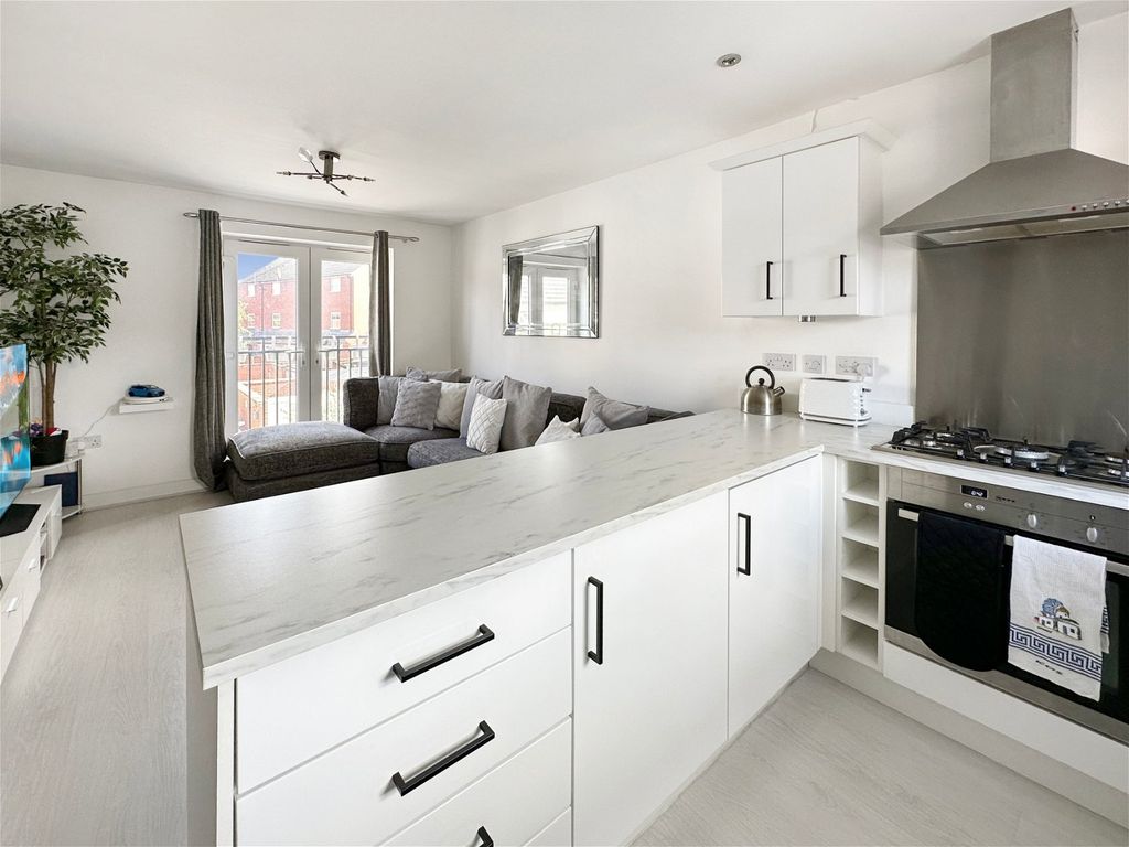 2 bed end terrace house for sale in St. James Gardens, Trowbridge BA14, £200,000