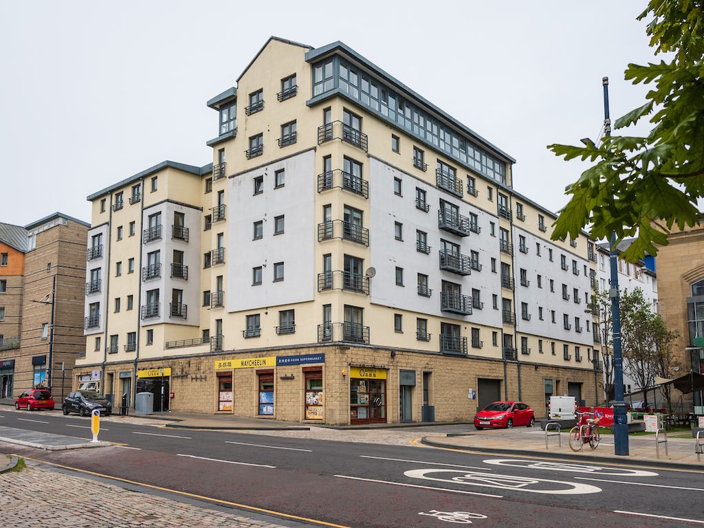 2 bed flat for sale in Gentle's Entry, Edinburgh EH8, £260,000