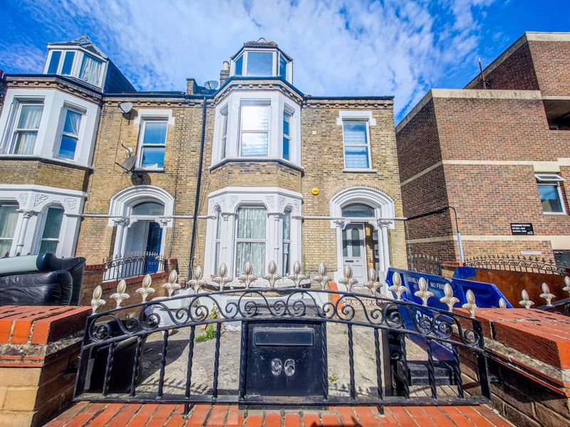 2 bed flat for sale in Herbert Road, Plumstead SE18, £300,000