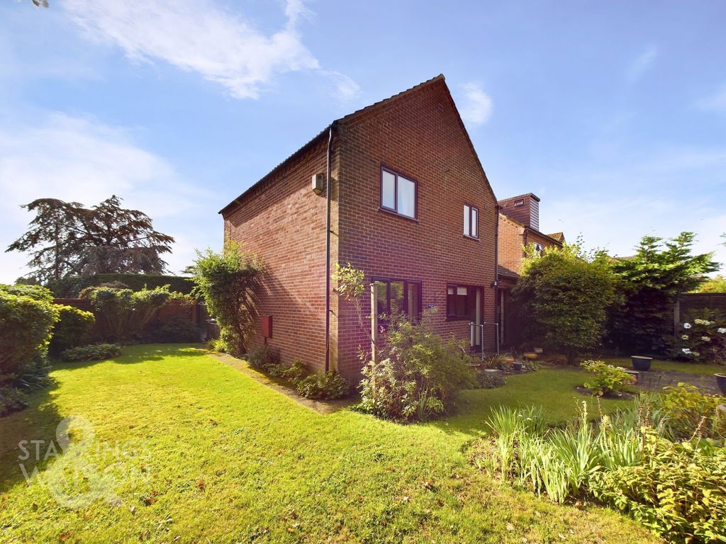 3 bed detached house for sale in Saxonfields, Poringland, Norwich NR14, £290,000