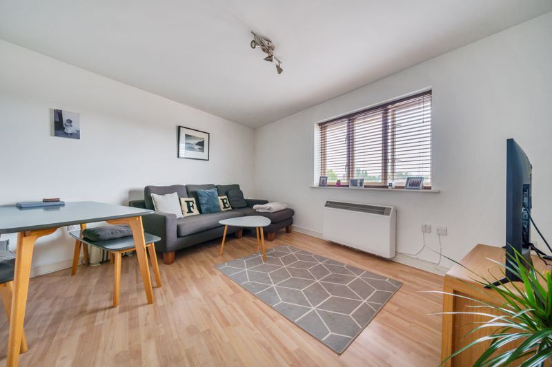2 bed flat for sale in Stanley Close, London SE9, £279,995