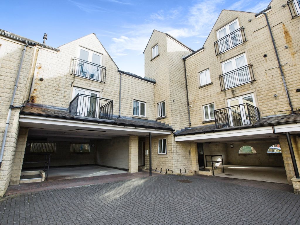 2 bed flat for sale in Winchester Court, West View, Boothtown, Halifax HX3, £90,000