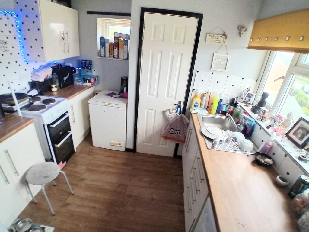 4 bed flat for sale in Stapleton Road, Meole Brace, Shrewsbury, Shropshire SY3, £140,000