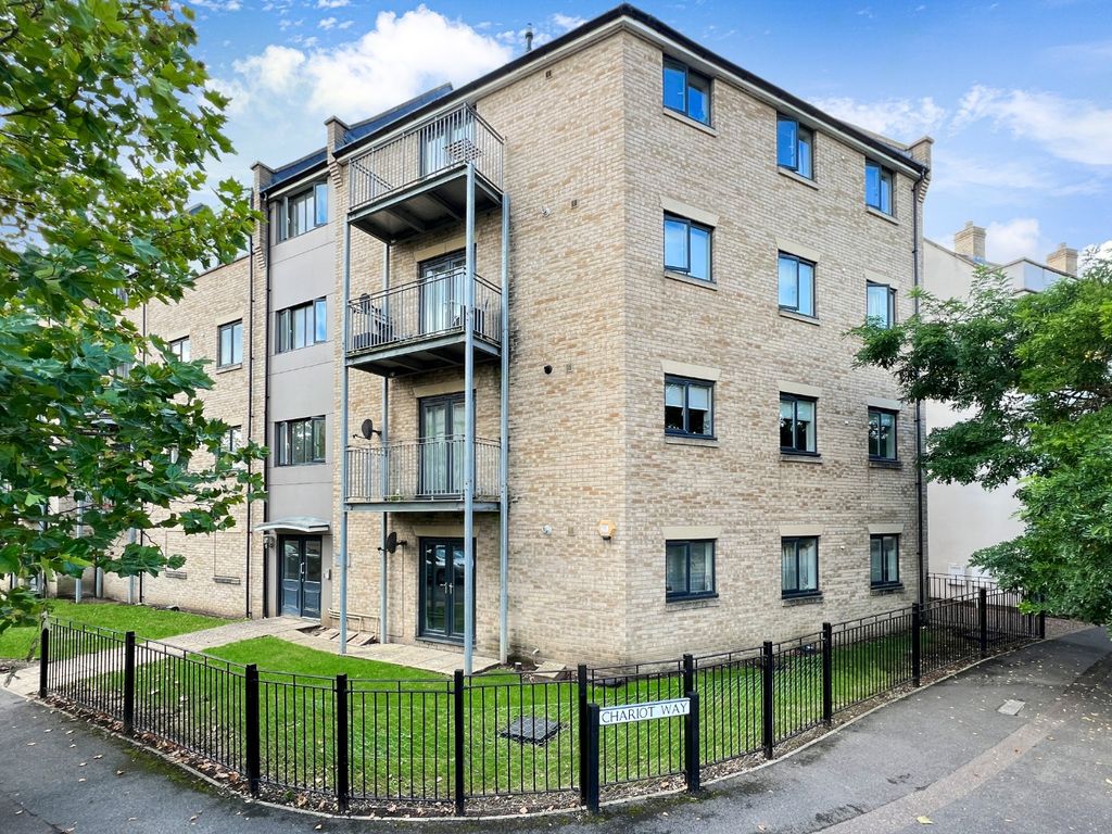 2 bed flat for sale in Chariot Way, Cambridge CB4, £285,000