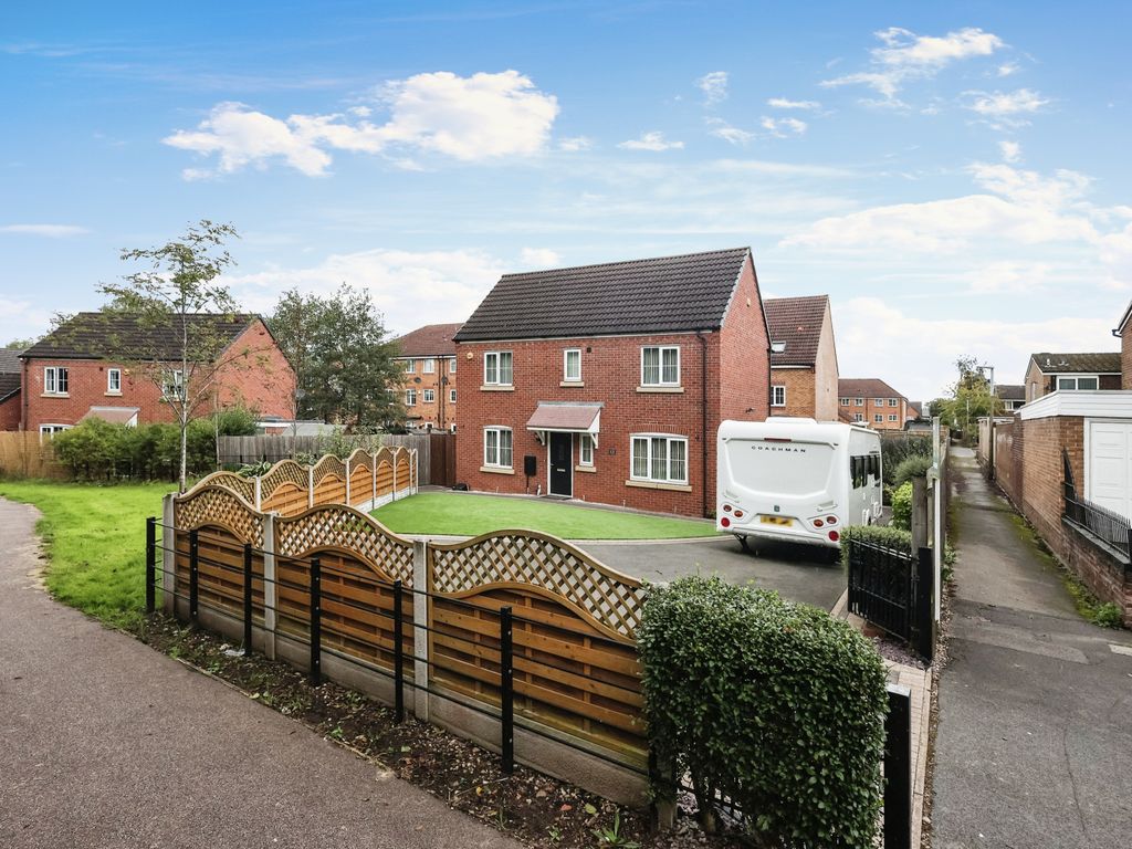 3 bed detached house for sale in Oxford Grove, Birmingham, West Midlands B37, £325,000