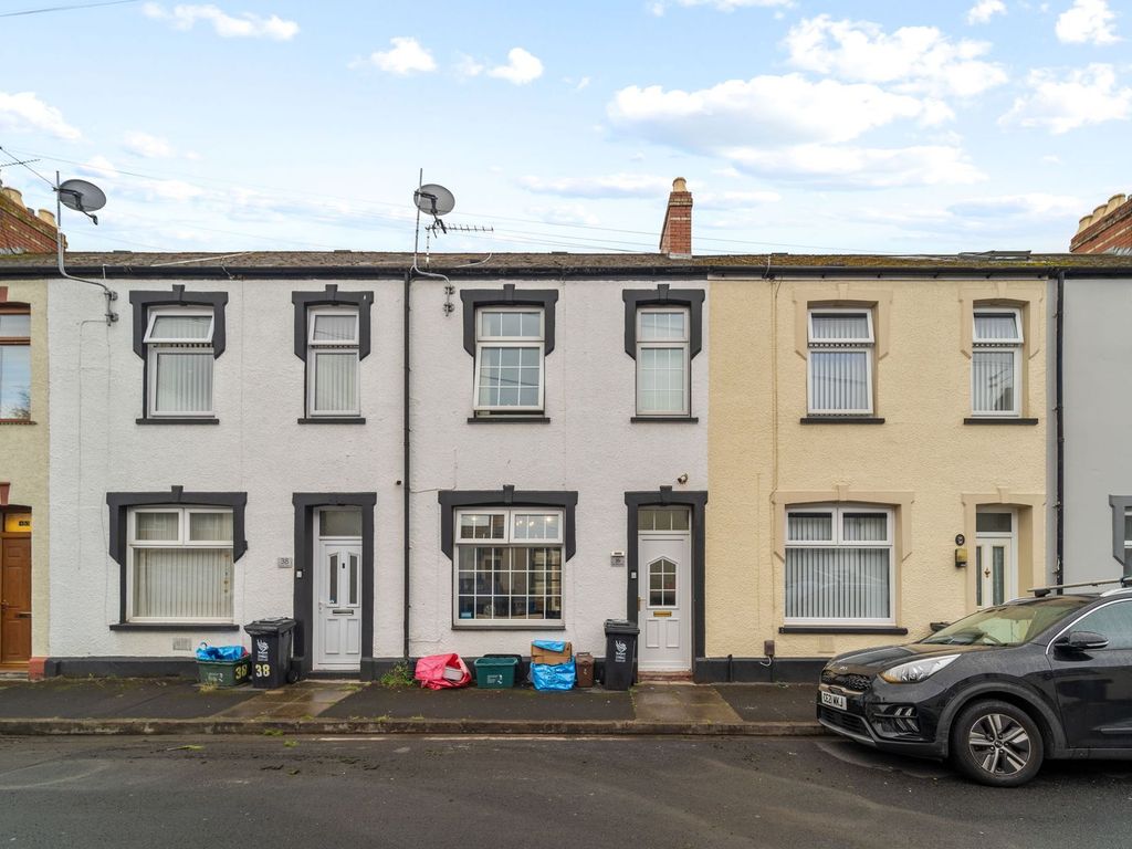 3 bed terraced house for sale in Oakley Street, Newport NP19, £160,000