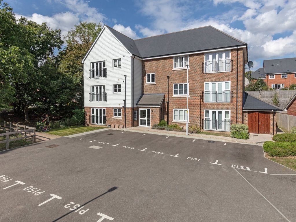 1 bed flat for sale in The Holt, Haywards Heath, West Sussex RH16, £220,000