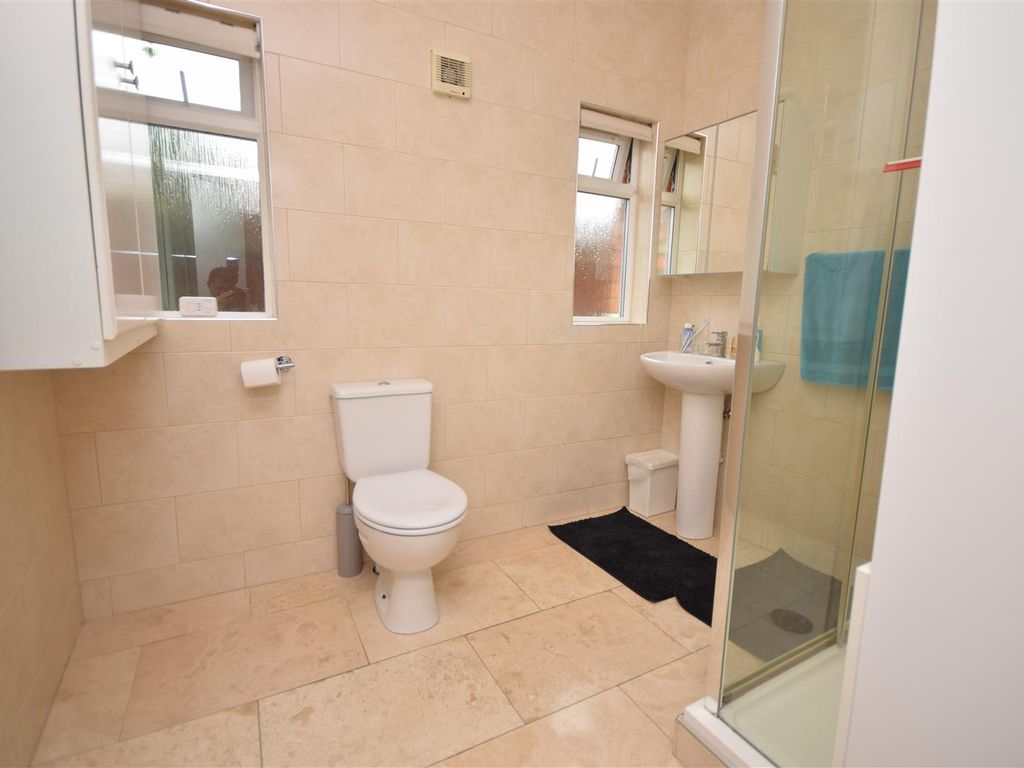 4 bed property for sale in Lawford Road, Rugby CV21, £240,000