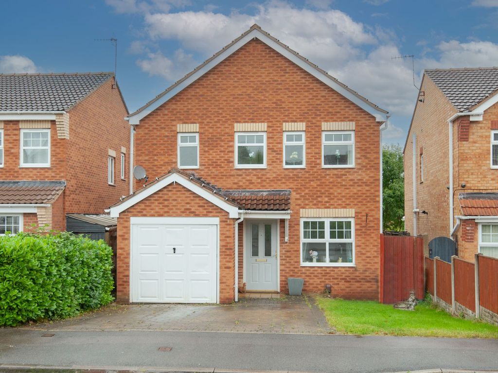 3 bed detached house for sale in Hornbeam Close, Hollingwood S43, £210,000