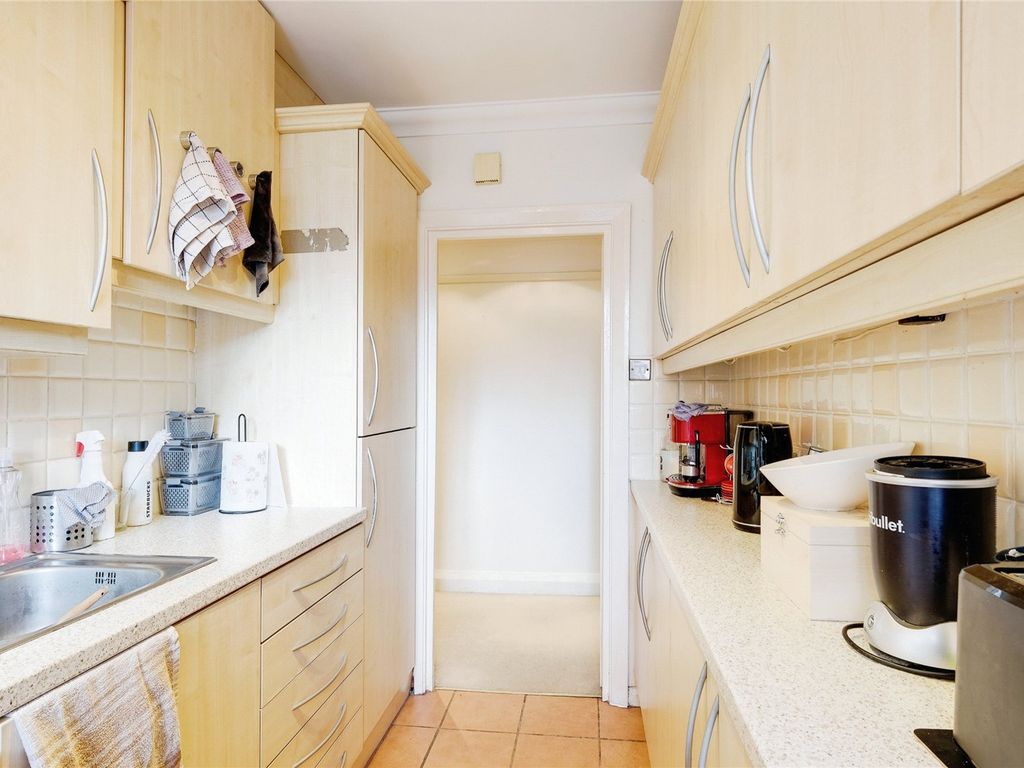 2 bed flat for sale in Sea Road, Boscombe, Bournemouth BH5, £160,000