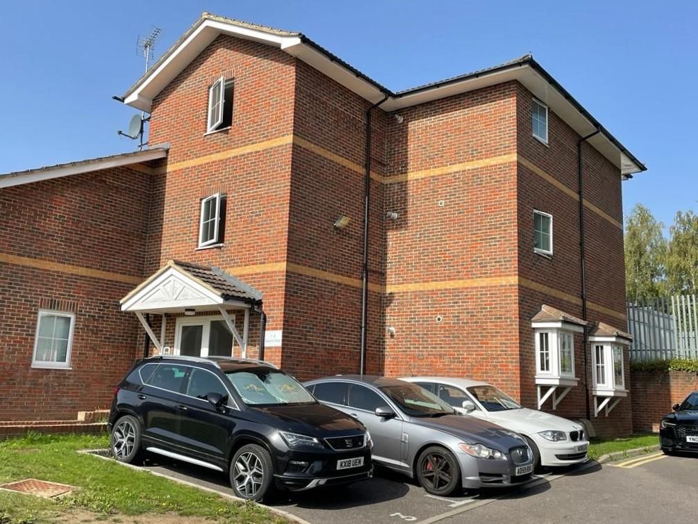 1 bed flat for sale in Spencer Close, Aldershot GU12, £165,000