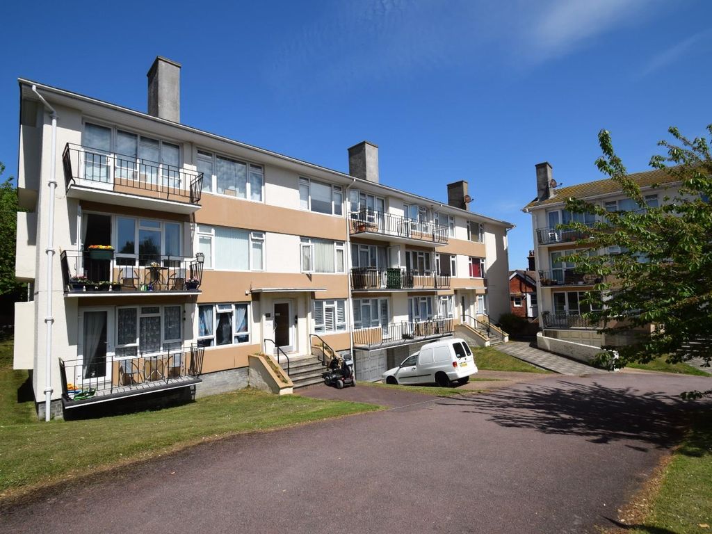 2 bed flat for sale in Carew Road, Eastbourne BN21, £199,950