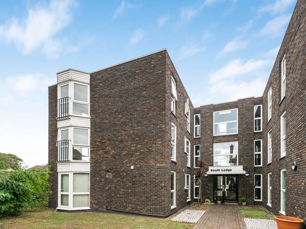 2 bed flat for sale in Nelson Road, Whitton Twickenham TW2, £339,950