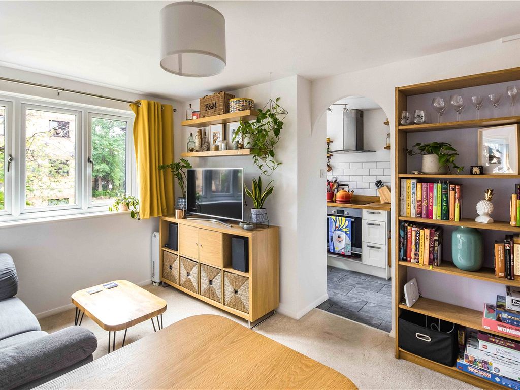 1 bed flat for sale in Glenville Grove, Deptford, London SE8, £275,000