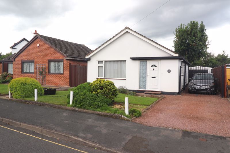 2 bed bungalow for sale in Sussex Gardens, Hucclecote, Gloucester GL3, £299,950