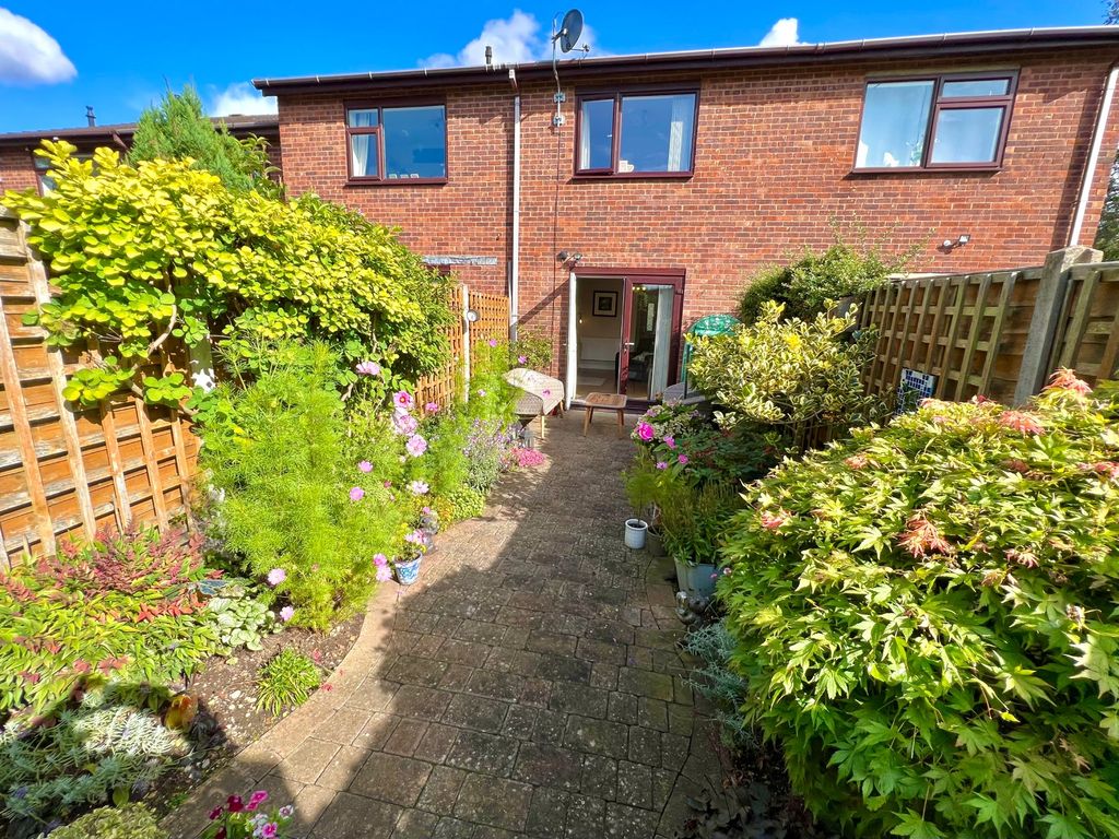 2 bed terraced house for sale in Winchcombe Road, Solihull B92, £230,000