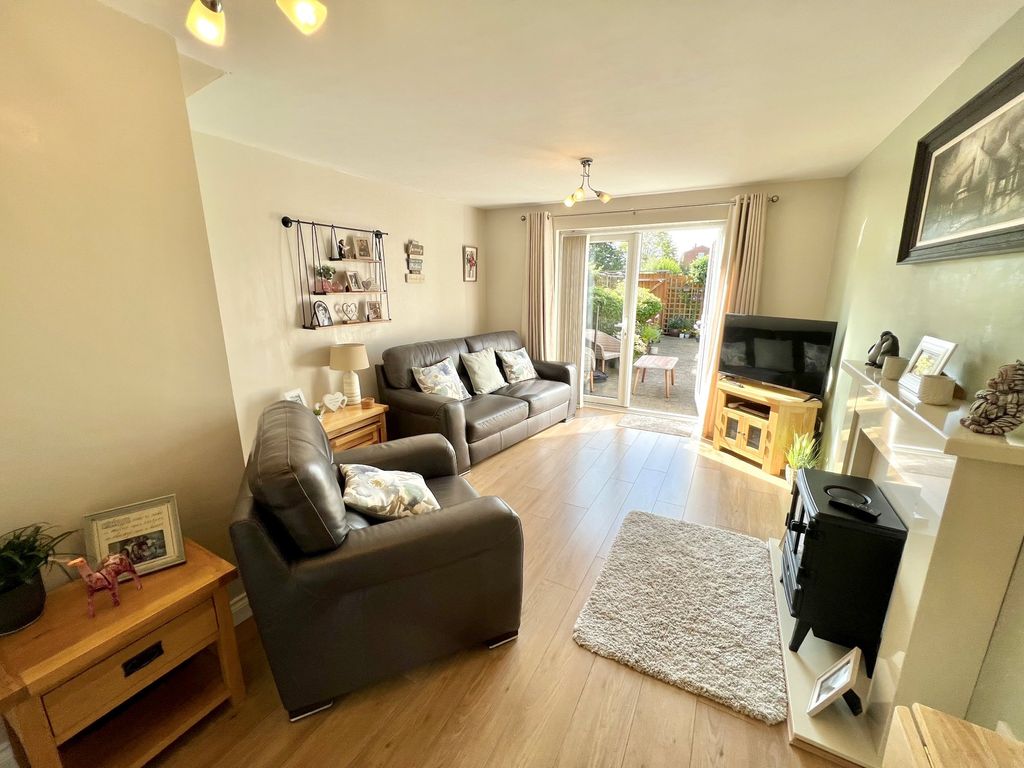 2 bed terraced house for sale in Winchcombe Road, Solihull B92, £230,000