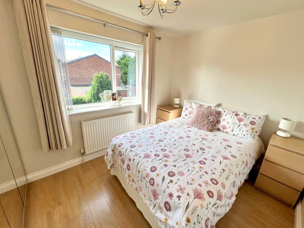 2 bed terraced house for sale in Winchcombe Road, Solihull B92, £230,000