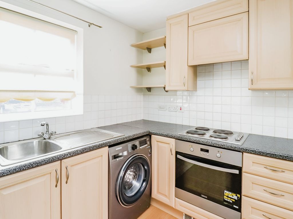 2 bed flat for sale in Stonechat Road, Coton Park, Rugby CV23, £124,950