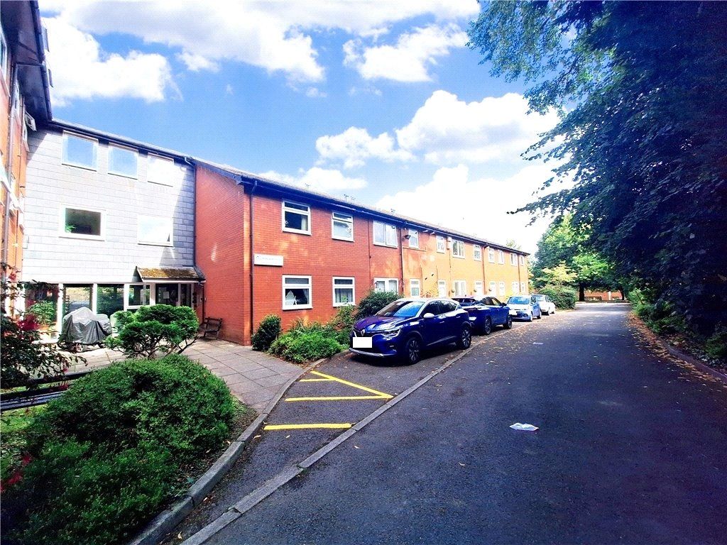 2 bed flat for sale in Newlands Court, Station Road, Llanishen CF14, £130,000