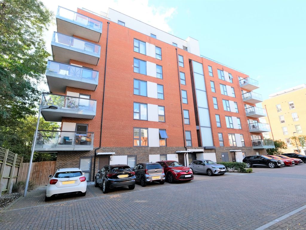 2 bed flat for sale in Ridge Place, Orpington BR5, £284,000