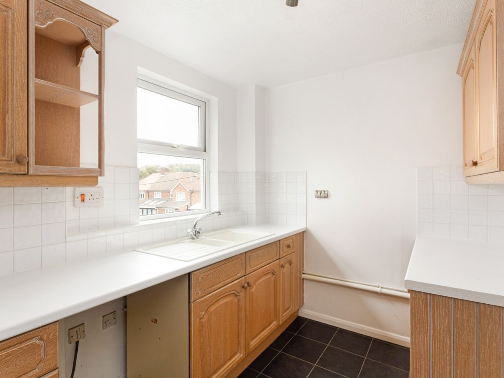 2 bed flat for sale in Blind Lane, Bourne End SL8, £285,000