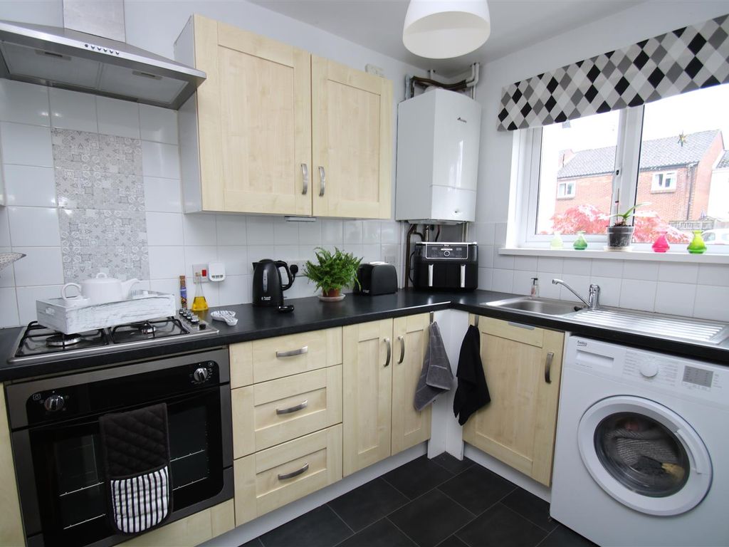2 bed terraced house for sale in Withy Close, Trowbridge BA14, £215,000