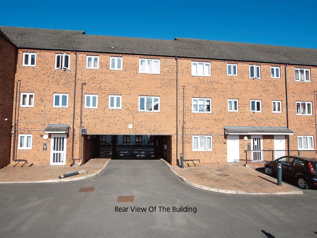 2 bed flat for sale in Great Park Street, Wellingborough NN8, £75,000