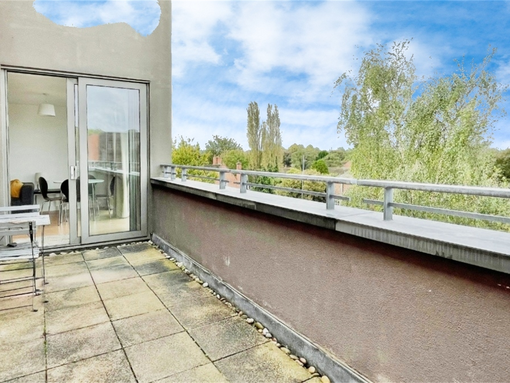 2 bed flat for sale in 16 Cossons House, Beeston NG9, £210,000
