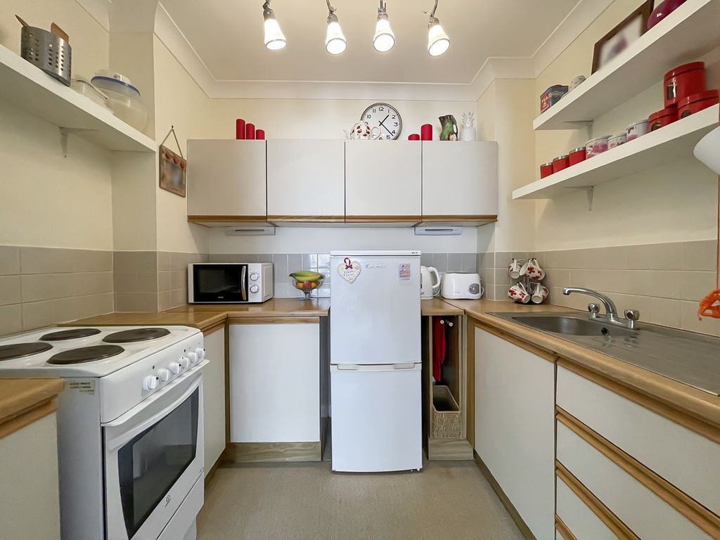 1 bed flat for sale in Park Road, Worthing BN11, £115,000