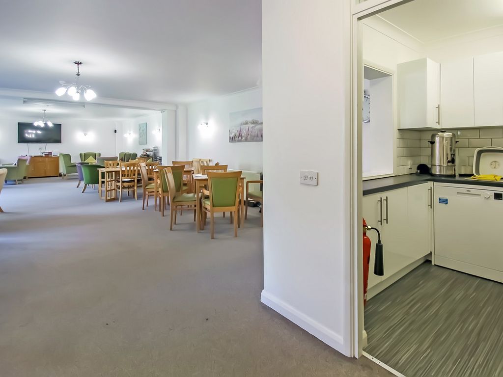 1 bed flat for sale in Park Road, Worthing BN11, £115,000